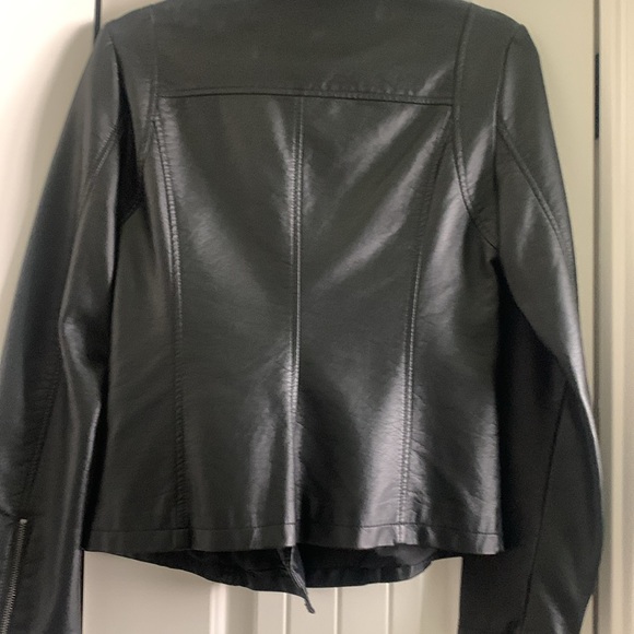 Black faux leather moto jacket with zipper sleeve - Picture 4 of 4